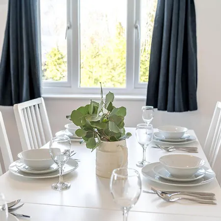Two Minute Walk From The World Of Beatrix Potter, With Parking * Bowness-on-Windermere