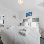 Two Minute Walk From The World Of Beatrix Potter, With Parking