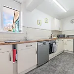 Two Minute Walk From The World Of Beatrix Potter, With Parking Appartamento