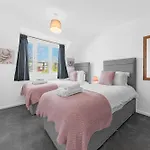 Two Minute Walk From The World Of Beatrix Potter, With Parking