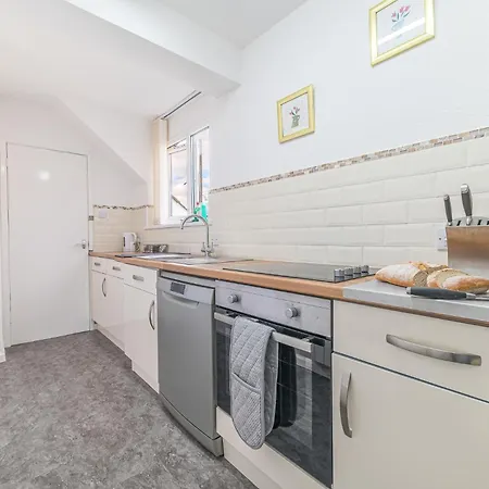 Apartment Two Minute Walk From The World Of Beatrix Potter, With Parking Bowness-on-Windermere