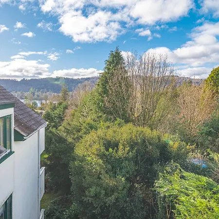 Two Minute Walk From The World Of Beatrix Potter, With Parking