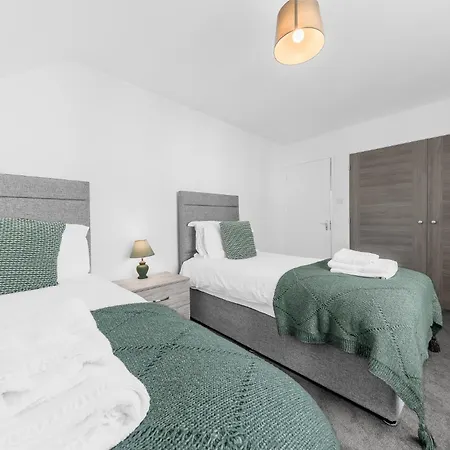 Apartment Two Minute Walk From The World Of Beatrix Potter, With Parking *
