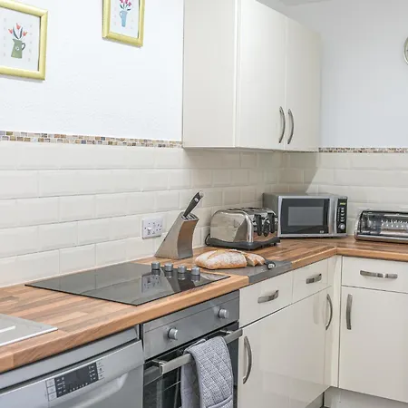 Two Minute Walk From The World Of Beatrix Potter, With Parking Apartment Bowness-on-Windermere
