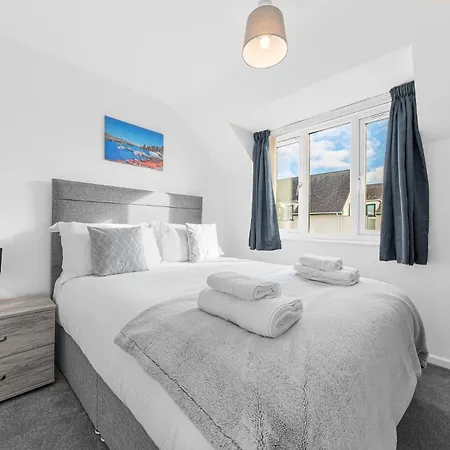 Apartment Two Minute Walk From The World Of Beatrix Potter, With Parking