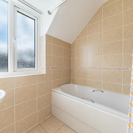 Two Minute Walk From The World Of Beatrix Potter, With Parking Apartment Bowness-on-Windermere