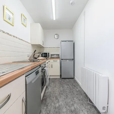 Two Minute Walk From The World Of Beatrix Potter, With Parking Apartment Bowness-on-Windermere