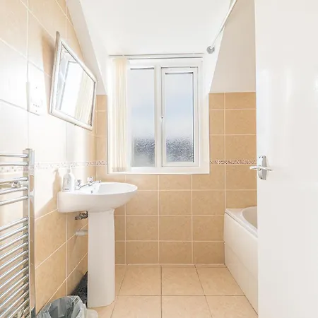 Two Minute Walk From The World Of Beatrix Potter, With Parking