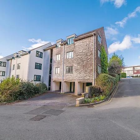 Two Minute Walk From The World Of Beatrix Potter, With Parking Bowness-on-Windermere