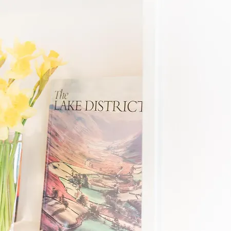 Two Minute Walk From The World Of Beatrix Potter, With Parking Apartmán