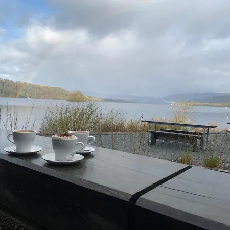 Two Minute Walk From The World Of Beatrix Potter, With Parking Apartment Bowness-on-Windermere