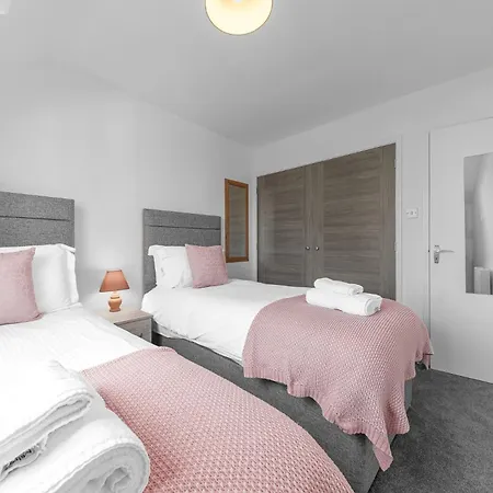 Two Minute Walk From The World Of Beatrix Potter, With Parking